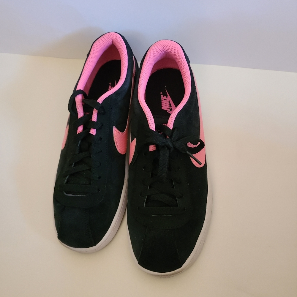 Nike Snearkers or Tennis Shoes Size 7